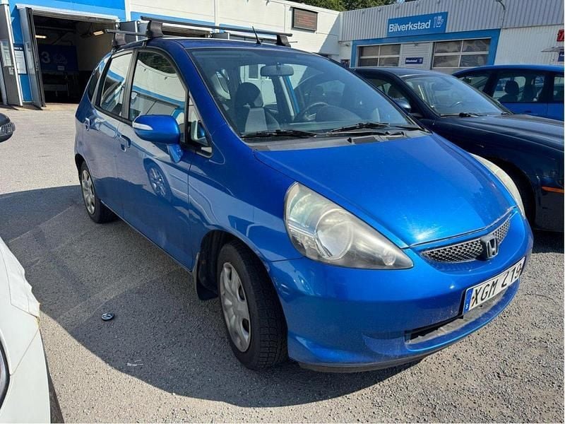 Blå Begagnad 2005 Honda Jazz Halvkombi | 21 000 kr (Marknadspris) - Bild 1/4