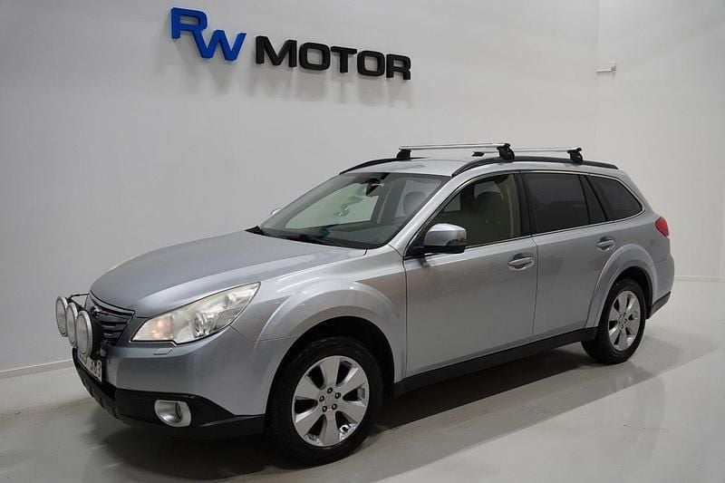 Silver Begagnad 2012 Subaru Outback Kombi | 114 800 kr (Lite dyr) - Bild 1/4