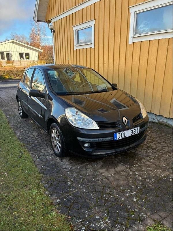 Svart Begagnad 2008 Renault Clio R.S. Halvkombi | 20 000 kr (Superpris) - Bild 1/2