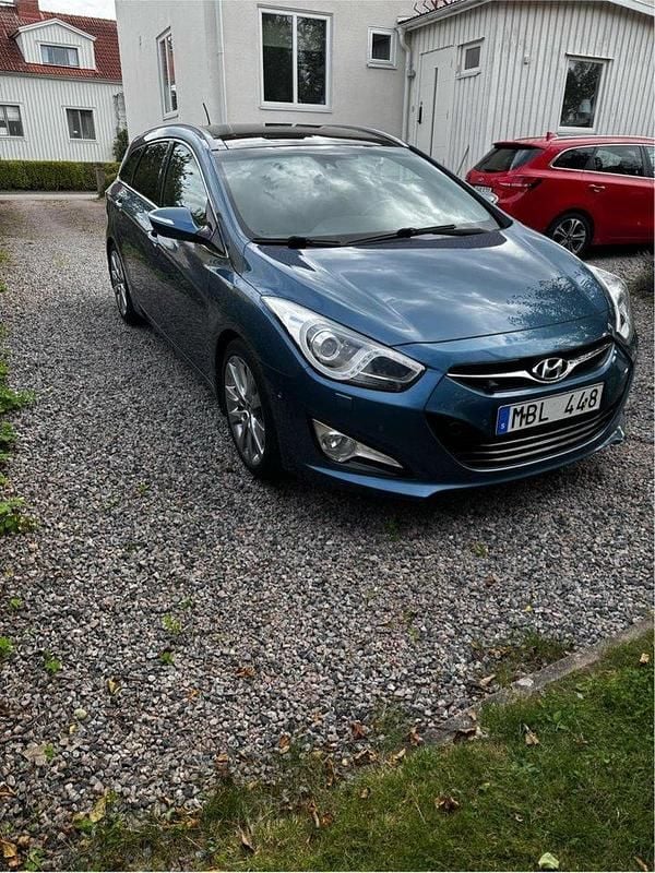 Blå Begagnad 2012 Hyundai i40 Kombi | 67 000 kr (Bra pris) - Bild 1/4
