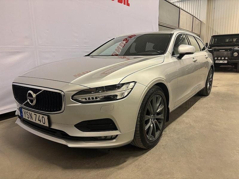 Silver Begagnad 2017 Volvo V90 Momentum Kombi | 209 900 kr (Marknadspris) - Bild 1/4