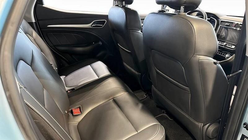 Begagnad MG ZS Luxury 105 kW (143 HK) 2020 Blå SUV