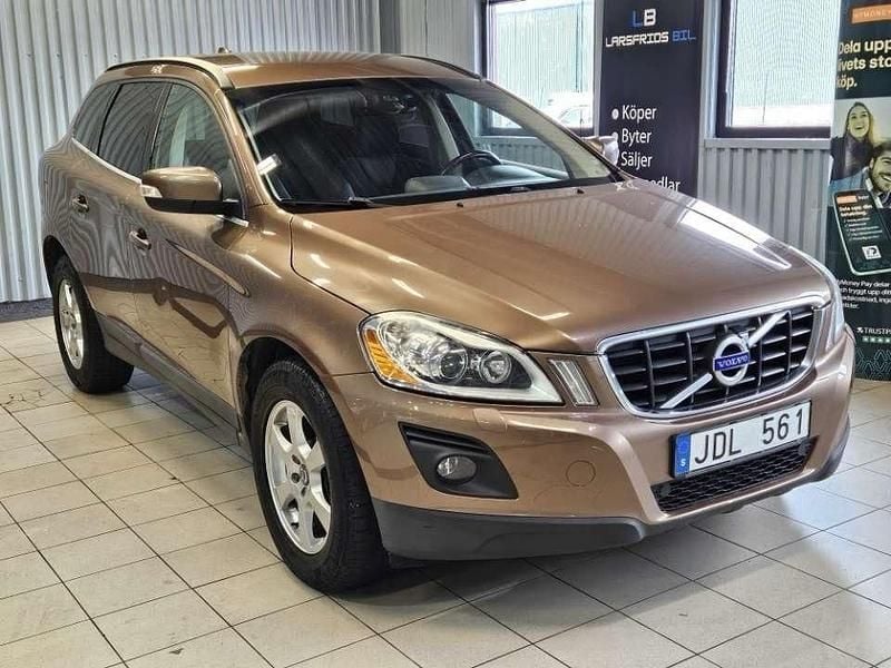 Brun Begagnad 2009 Volvo XC60 Momentum SUV | 94 900 kr (Bra pris) - Bild 1/4