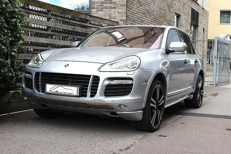 Grå Begagnad 2008 Porsche Cayenne GTS SUV | 184 900 kr - Bild 1/4