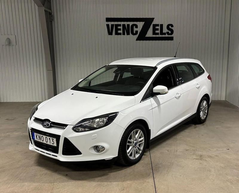 Vit Begagnad 2014 Ford Focus Titanium Kombi | 84 000 kr (Marknadspris) - Bild 1/4