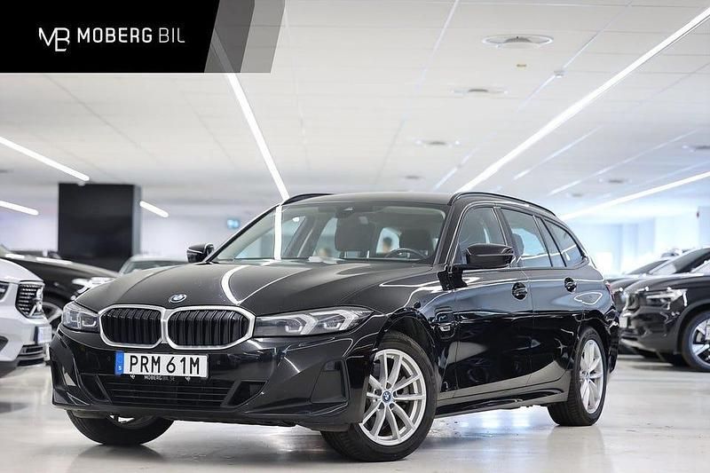Svart Begagnad 2023 BMW 330 Sport Line Kombi | 309 900 kr - Bild 1/2