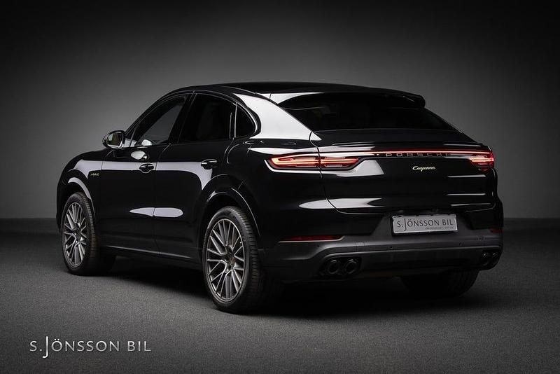 Begagnad Porsche Cayenne Platinum Edition 462 HK (339 kW) 2023 Chromite black metallic SUV