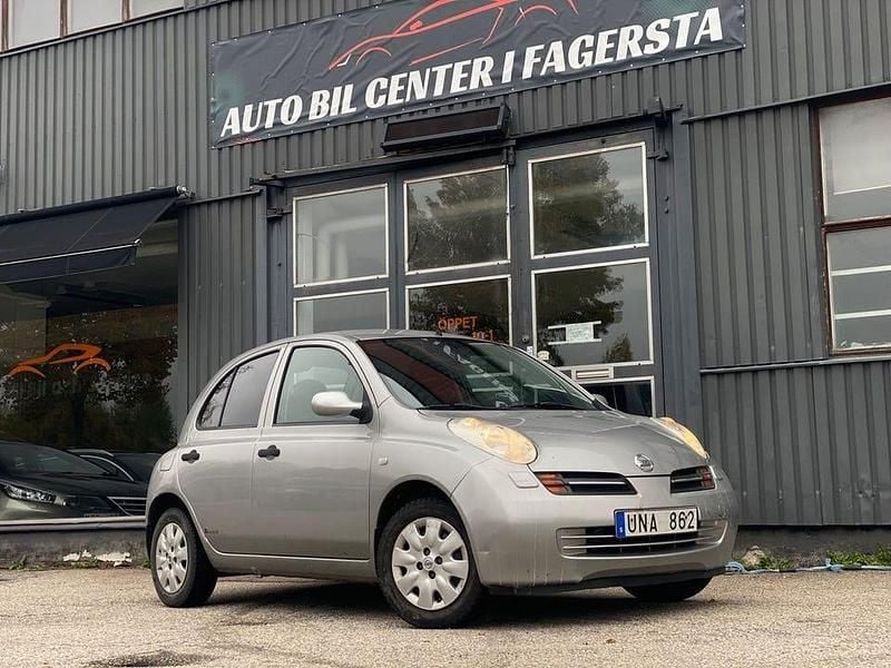 Begagnad Nissan Micra 65 HK (47 kW) 2003 Silver Halvkombi