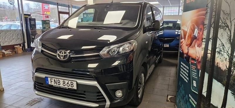 Begagnad Toyota Proace 122 HK (89 kW) 2019 Svart Minibuss