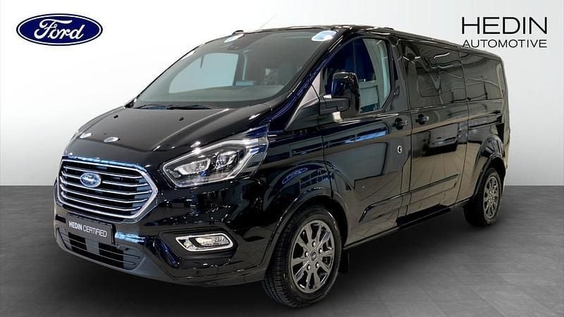 Svart (black) Begagnad 2023 Ford Tourneo Custom Van | 449 900 kr (Marknadspris) - Bild 1/4