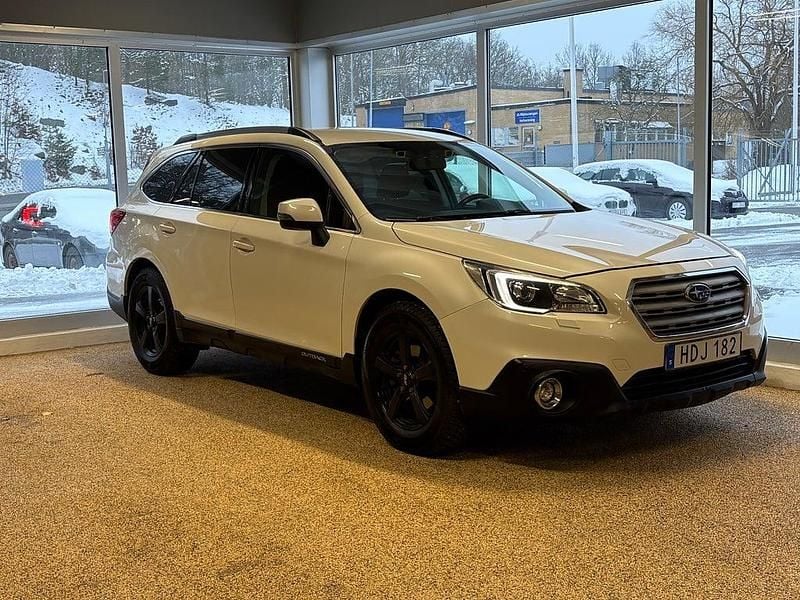 Vit Begagnad 2015 Subaru Outback Kombi | 129 900 kr (Bra pris) - Bild 1/4