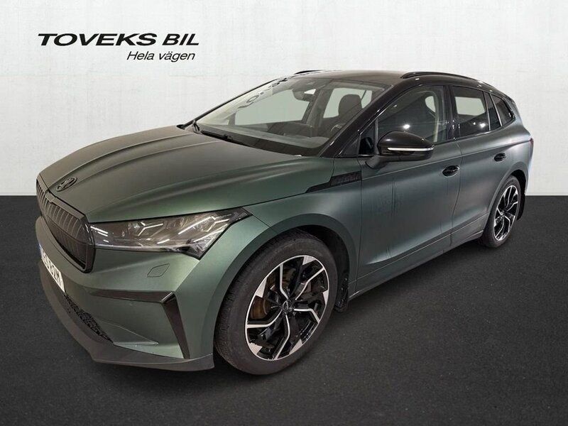Svart Begagnad 2022 Skoda Enyaq iV SUV | 364 900 kr (Marknadspris) - Bild 1/4