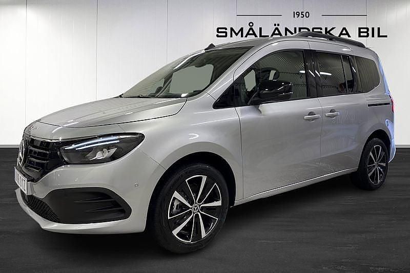 Begagnad Mercedes EQT200 90 kW (123 HK) 2023 Silver Minibuss