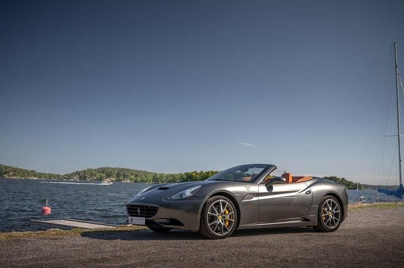 Grå Begagnad 2010 Ferrari California Cab | 1 099 000 kr - Bild 1/4