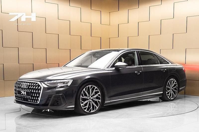 Grå Begagnad 2023 Audi A8 Sedan | 849 900 kr - Bild 1/4
