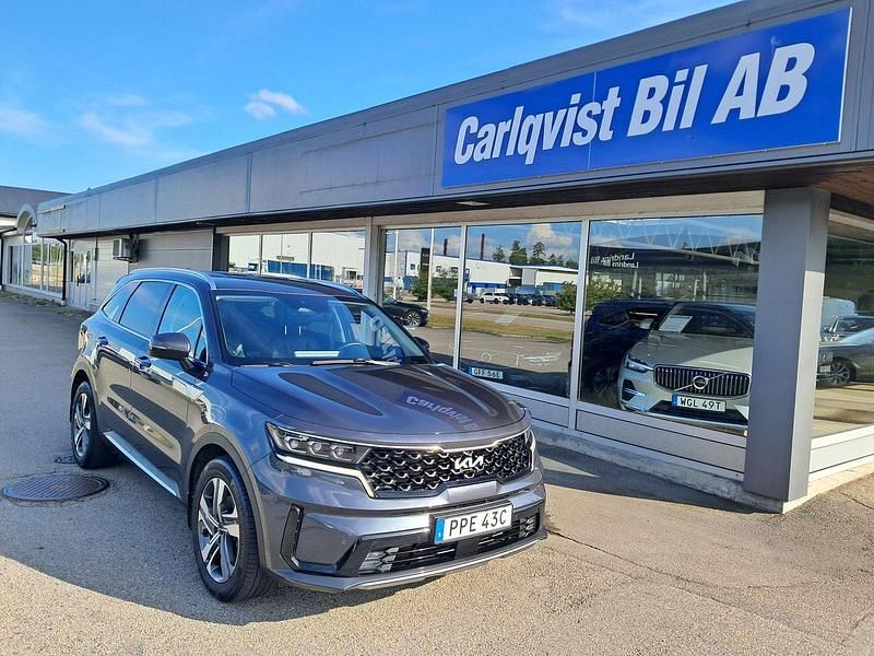 Grå (platinumgrå metallic) Begagnad 2022 Kia Sorento Advance SUV | 399 000 kr (Bra pris) - Bild 1/4