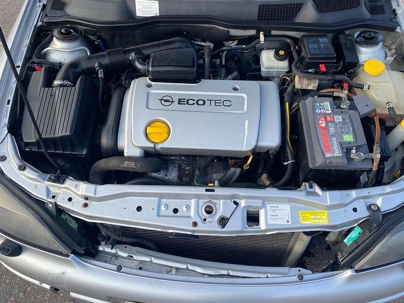 Grå Begagnad 2003 Opel Astra Halvkombi | 15 900 kr (Marknadspris) - Bild 1/4