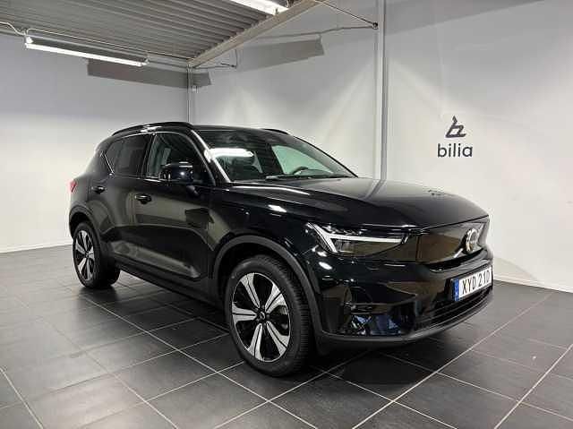 Svart Begagnad 2022 Volvo XC40 Plus SUV | 369 900 kr - Bild 1/3