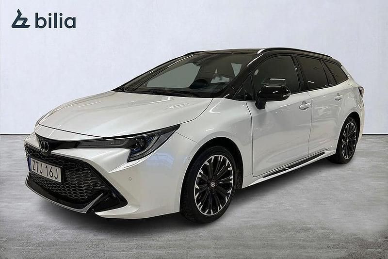 Vit Begagnad 2022 Toyota Corolla Sport Kombi | 284 900 kr (Marknadspris) - Bild 1/4