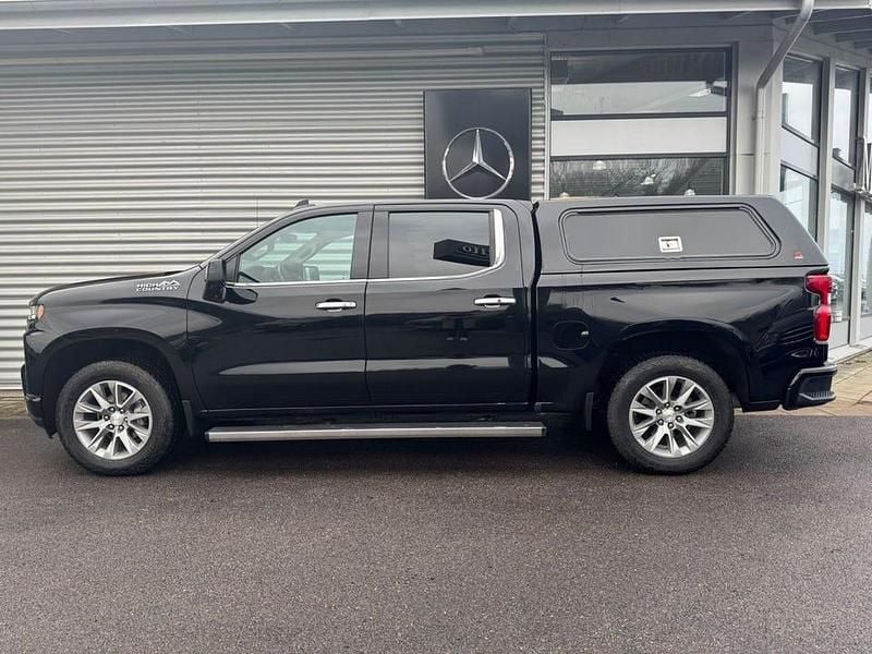 Begagnad Chevrolet Silverado 426 HK (313 kW) 2022 Svart Van