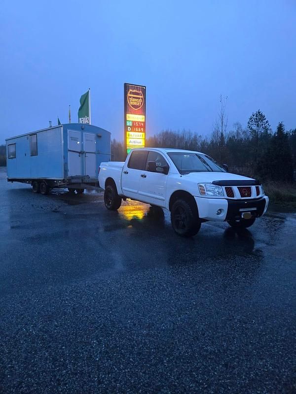 Begagnad 2005 Nissan Titan Pickup | 159 000 kr - Bild 1/1