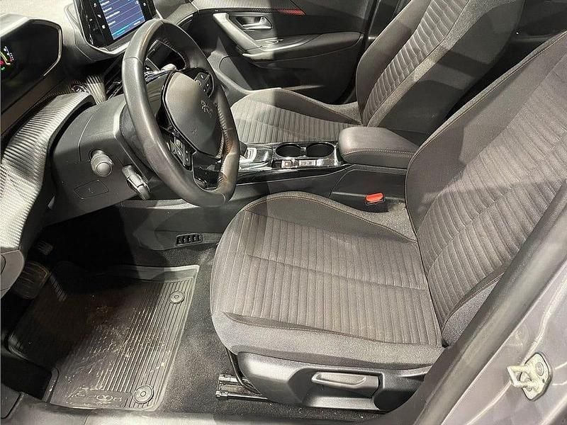 Begagnad Peugeot e-2008 Active 100 kW (136 HK) 2021 Grå SUV