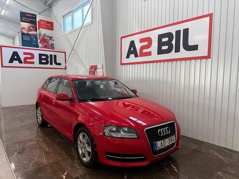 Begagnad Audi A3 Attraction 105 HK (77 kW) 2011 Röd Halvkombi