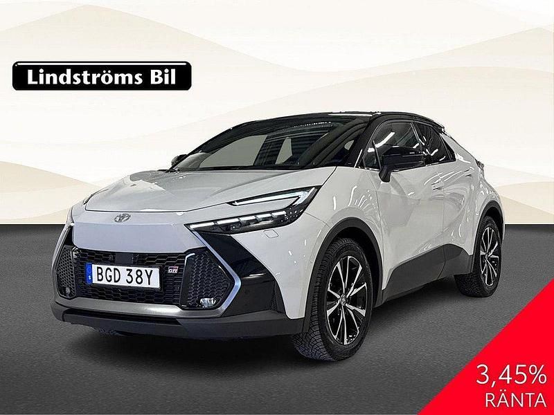 Grå Begagnad 2024 Toyota C-HR Sport SUV | 439 000 kr (Bra pris) - Bild 1/3