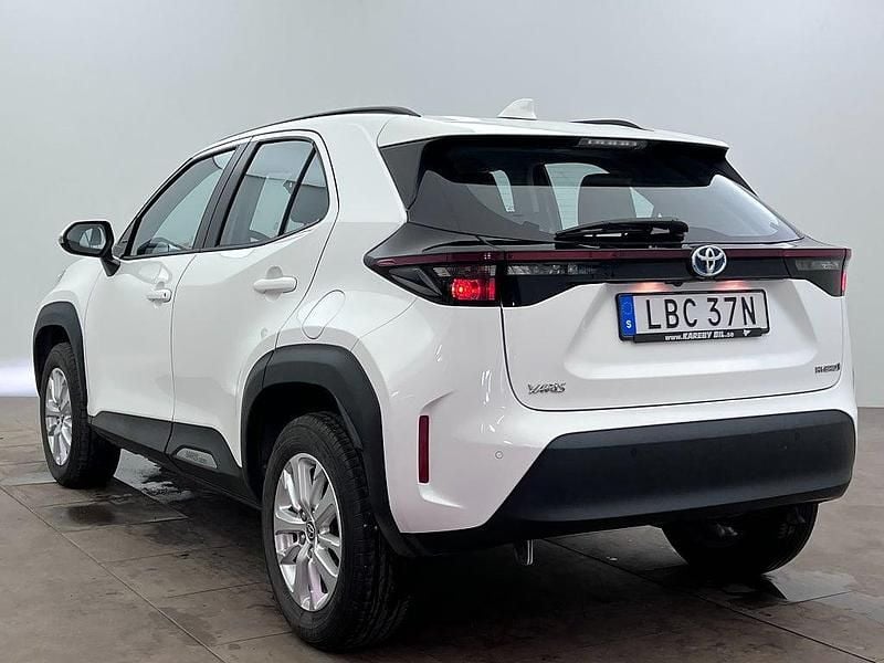 Begagnad Toyota Yaris Cross Active 92 HK (67 kW) 2023 Vit SUV