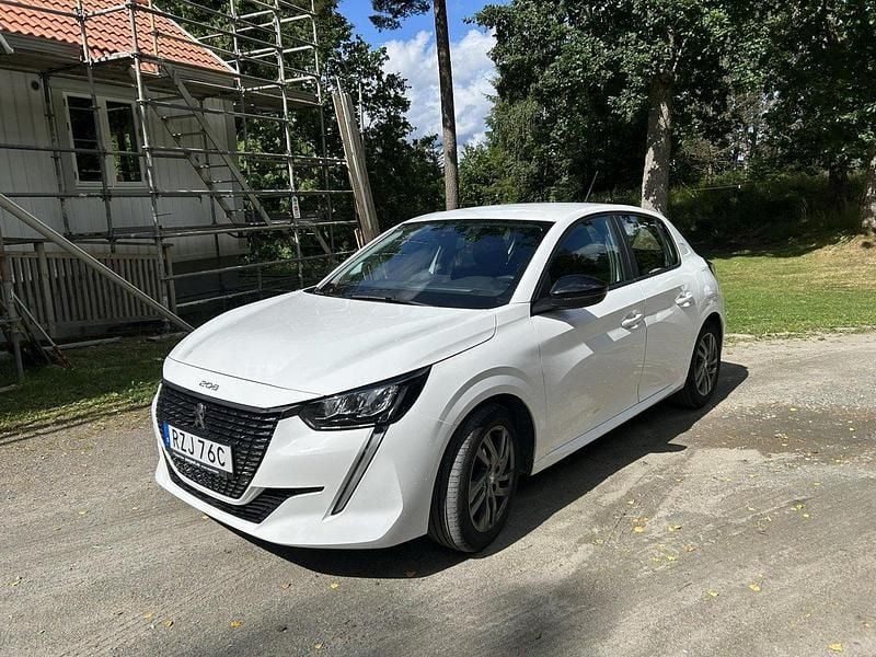 Vit Begagnad 2022 Peugeot 208 Active Halvkombi | 138 000 kr (Marknadspris) - Bild 1/4