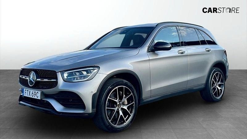 Silver Begagnad 2022 Mercedes GLC300e AMG line SUV | 399 900 kr (Bra pris) - Bild 1/4