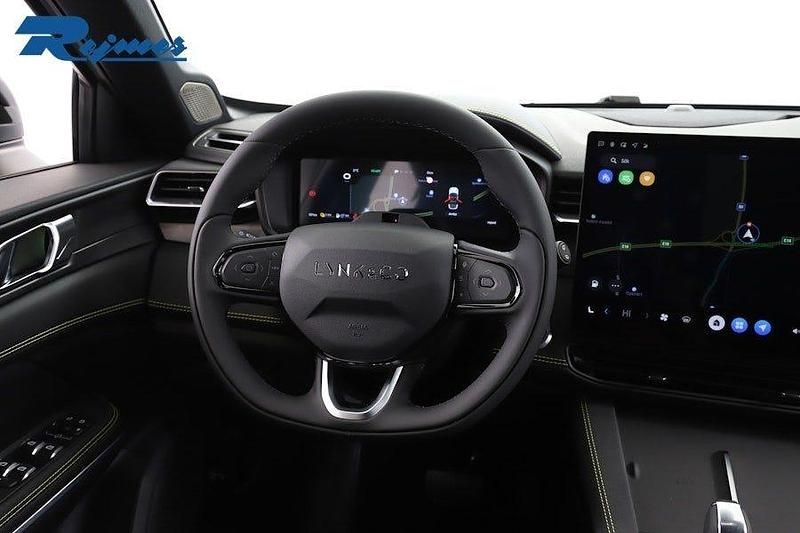 Ny Lynk & Co 01 139 HK (102 kW) 2025 Crystal white metallic SUV