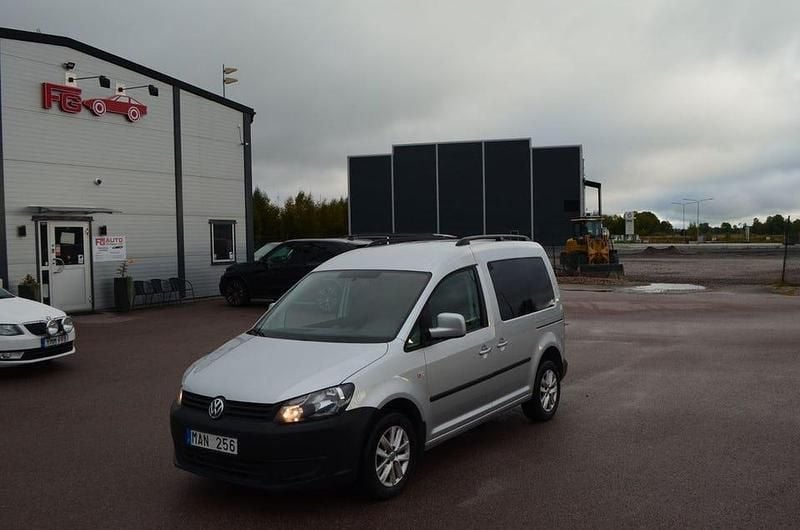 Begagnad VW Caddy Life 105 HK (77 kW) 2011 Silver Minibuss