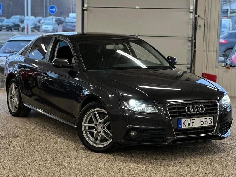 Grå Begagnad 2011 Audi A4 Sedan | 69 990 kr (Marknadspris) - Bild 1/4