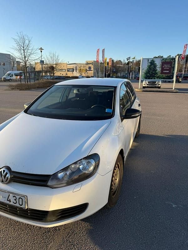 Begagnad 2010 VW Golf VI Halvkombi | 48 000 kr (Marknadspris) - Bild 1/4