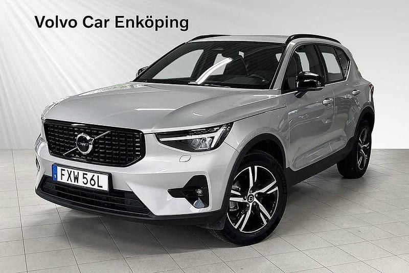 Silver Begagnad 2024 Volvo XC40 Plus SUV | 389 900 kr (Marknadspris) - Bild 1/3