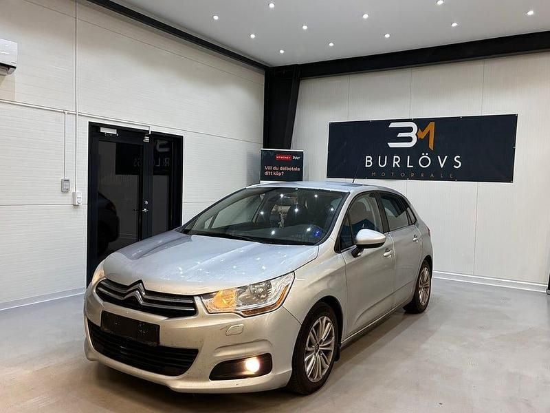 Silver Begagnad 2013 Citroën C4 Halvkombi | 39 900 kr (Marknadspris) - Bild 1/1