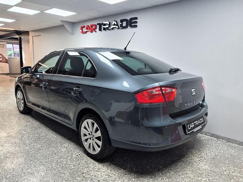 Begagnad Seat Toledo 105 HK (77 kW) 2015 Grå Halvkombi