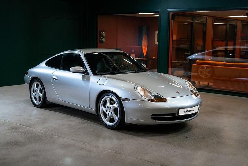 Ljusgrå Begagnad 1998 Porsche 911 Carrera | 439 900 kr - Bild 1/4