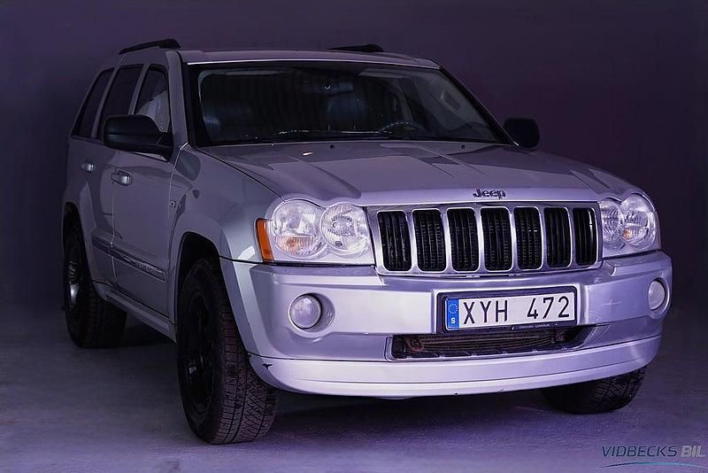 Begagnad Jeep Grand Cherokee Limited 218 HK (160 kW) 2005 Silver SUV
