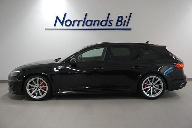 Begagnad Audi RS4 Advanced 450 HK (330 kW) 2021 Mytsvart metallic Kombi