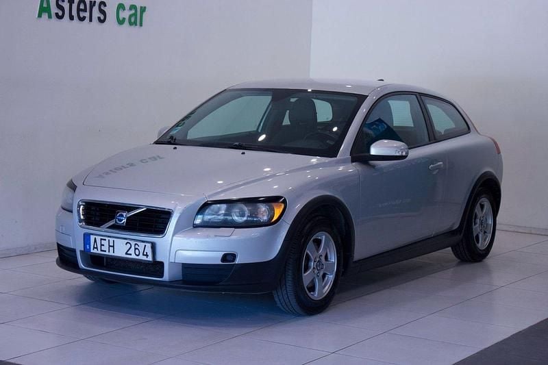 Ljusgrå Begagnad 2007 Volvo C30 Kinetic Halvkombi | 34 900 kr (Marknadspris) - Bild 1/4