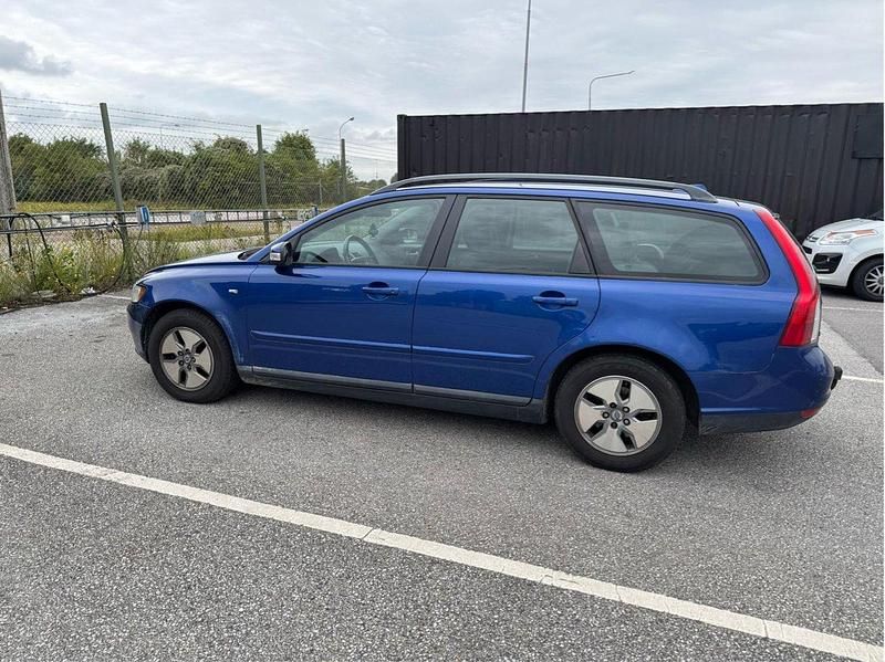 Blå Begagnad 2009 Volvo V50 Kinetic Kombi | 46 000 kr (Marknadspris) - Bild 1/4