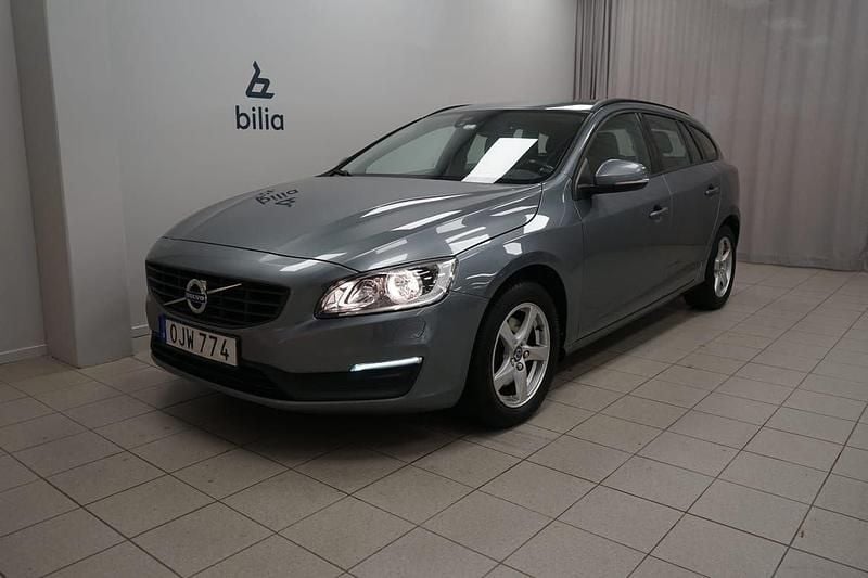 Grå Begagnad 2016 Volvo V60 Business Edition Kombi | 159 900 kr (Marknadspris) - Bild 1/3