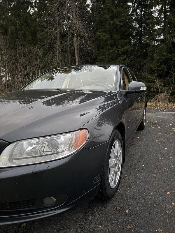 Grå Begagnad 2009 Volvo S80 Momentum Sedan | 37 500 kr (Marknadspris) - Bild 1/4