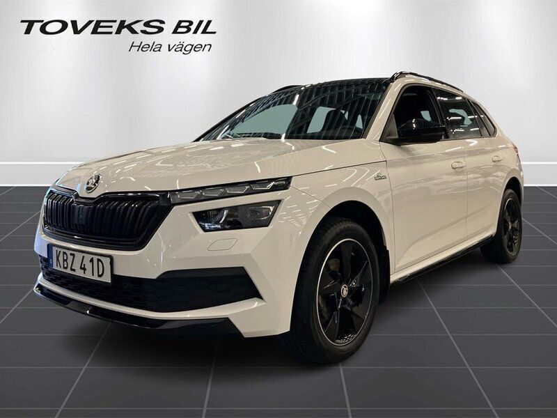 Vit (candy white) Begagnad 2022 Skoda Kamiq Monte Carlo SUV | 239 900 kr (Marknadspris) - Bild 1/4