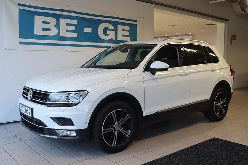 Vit Begagnad 2017 VW Tiguan Highline SUV | 225 000 kr (Marknadspris) - Bild 1/4