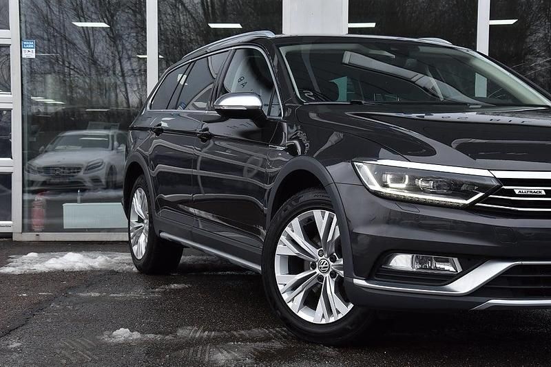 Begagnad VW Passat Alltrack Executive 220 HK (161 kW) 2018 Grå Kombi