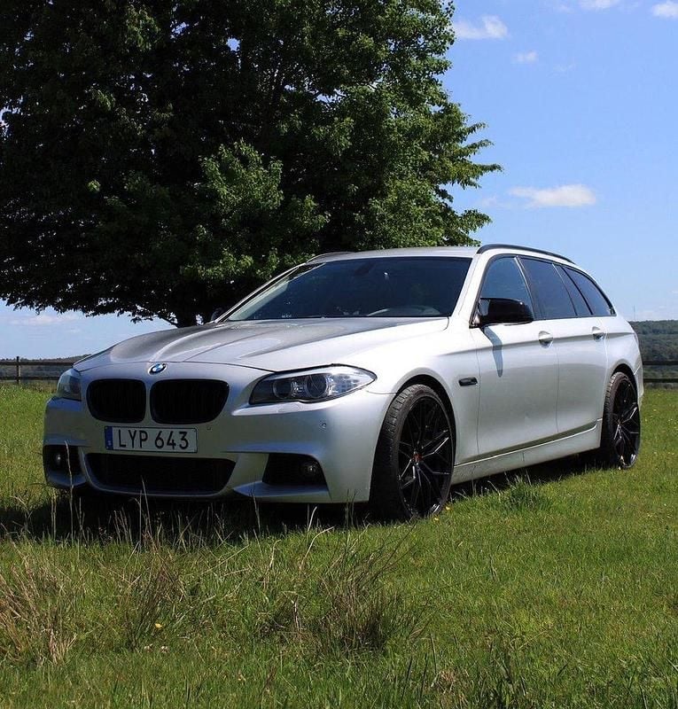 Silver Begagnad 2012 BMW 520 M Sport Kombi | 110 000 kr (Lite dyr) - Bild 1/4