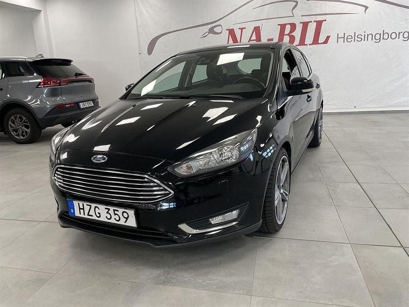 Svart Begagnad 2016 Ford Focus Titanium Halvkombi | 84 900 kr (Lite dyr) - Bild 1/4